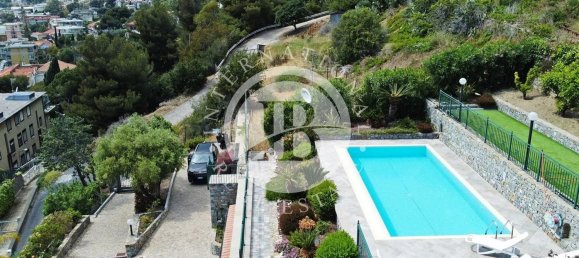 8 rooms Villa in Sanremo, Italy No. 106590 4