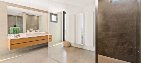 6 bedrooms Villa in Marbella, Spain No. 93708 16