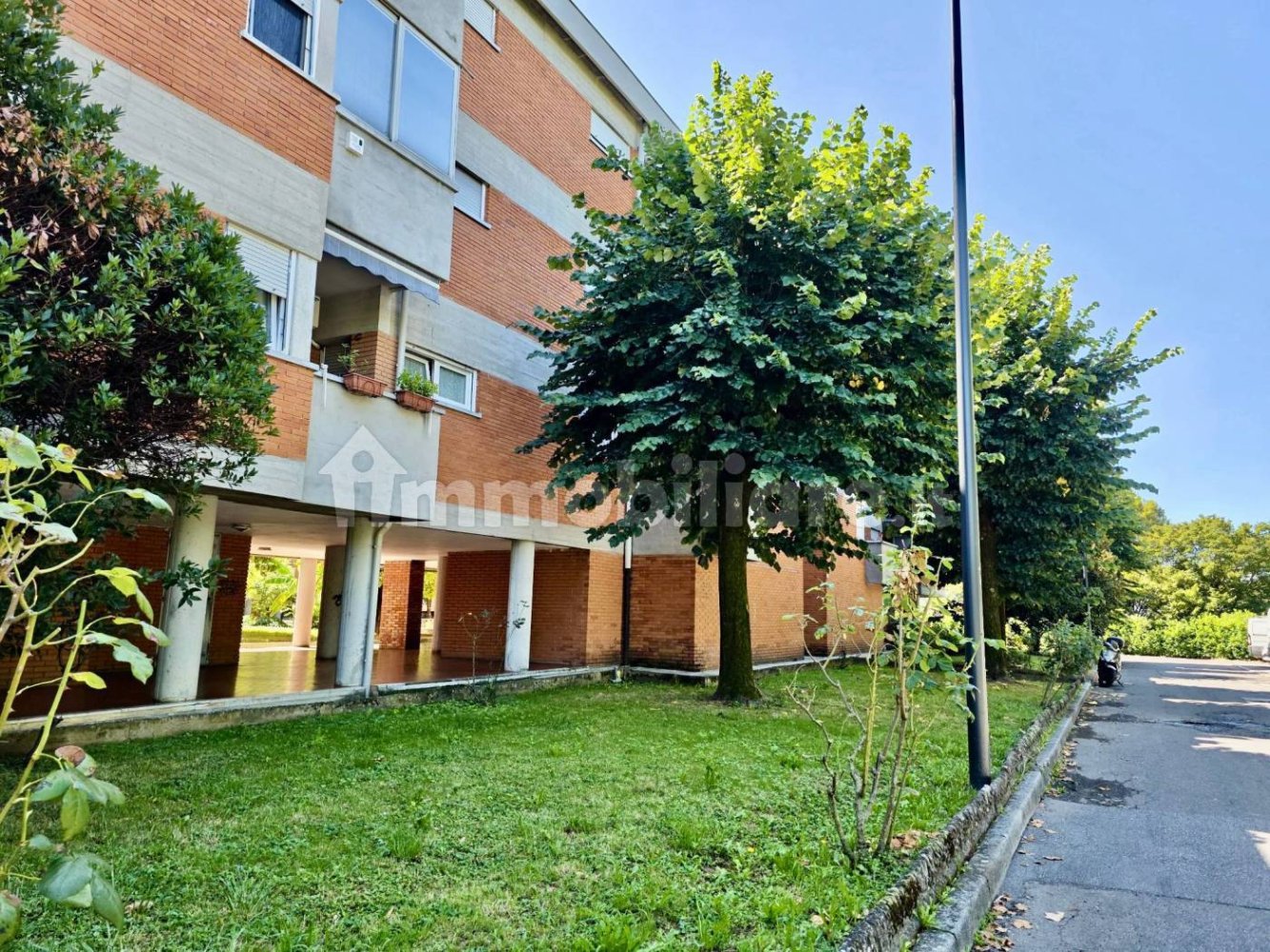 3 bedrooms Apartment in Brescia, Italy No. 272990