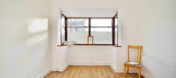 3 bedrooms House in East Ham, United Kingdom No. 11423 2