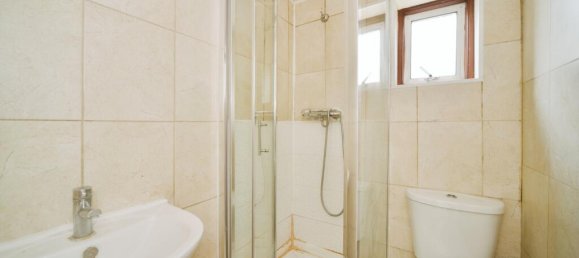 3 bedrooms House in East Ham, United Kingdom No. 11423 13