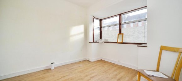 3 bedrooms House in East Ham, United Kingdom No. 11423 3