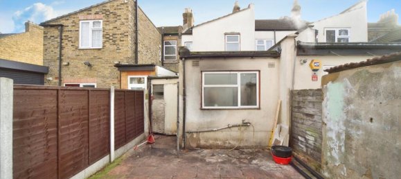 3 bedrooms House in East Ham, United Kingdom No. 11423 16