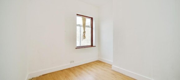 3 bedrooms House in East Ham, United Kingdom No. 11423 10