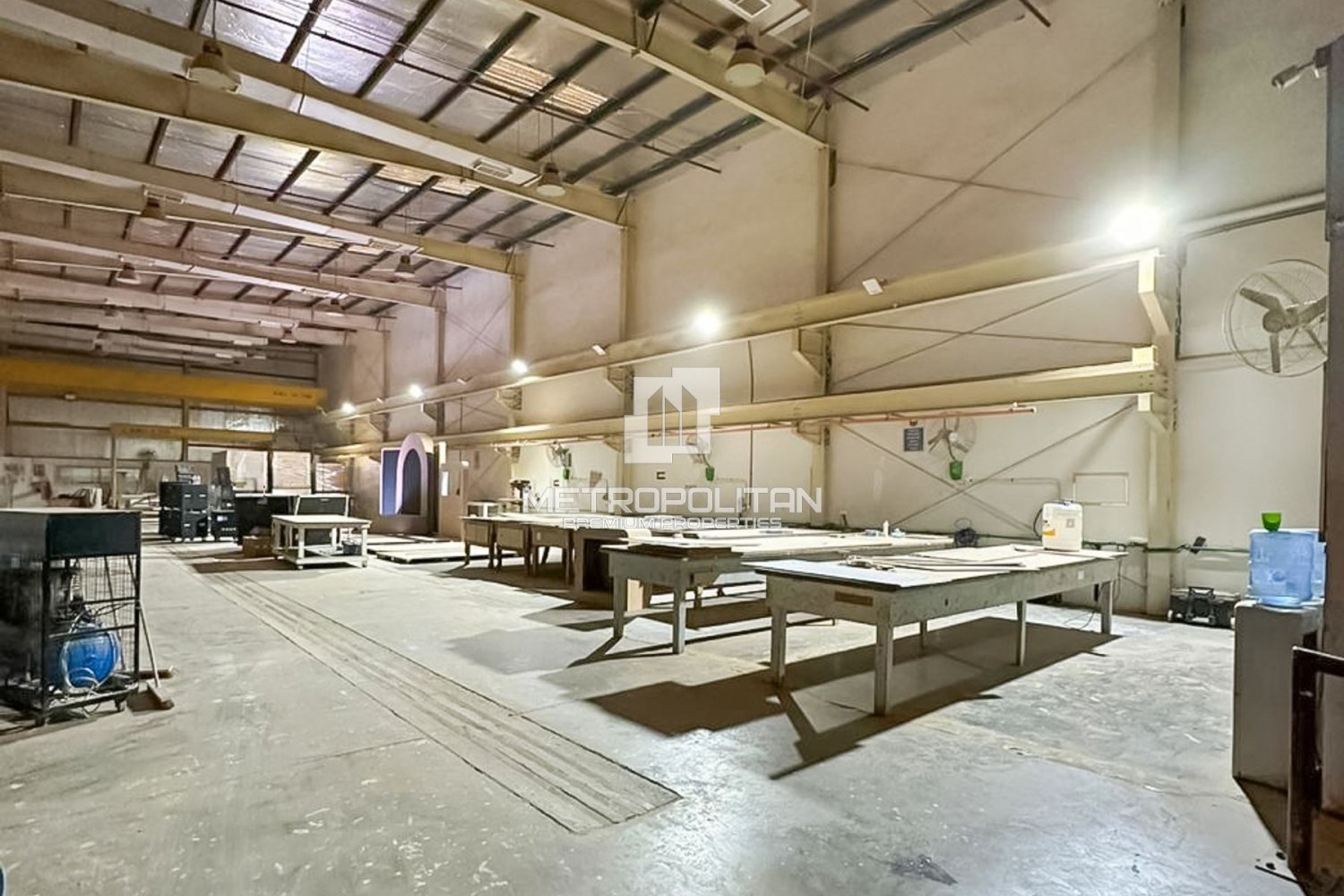 Entrepôt à Dubai, UAE 5888.7m² No. 109148