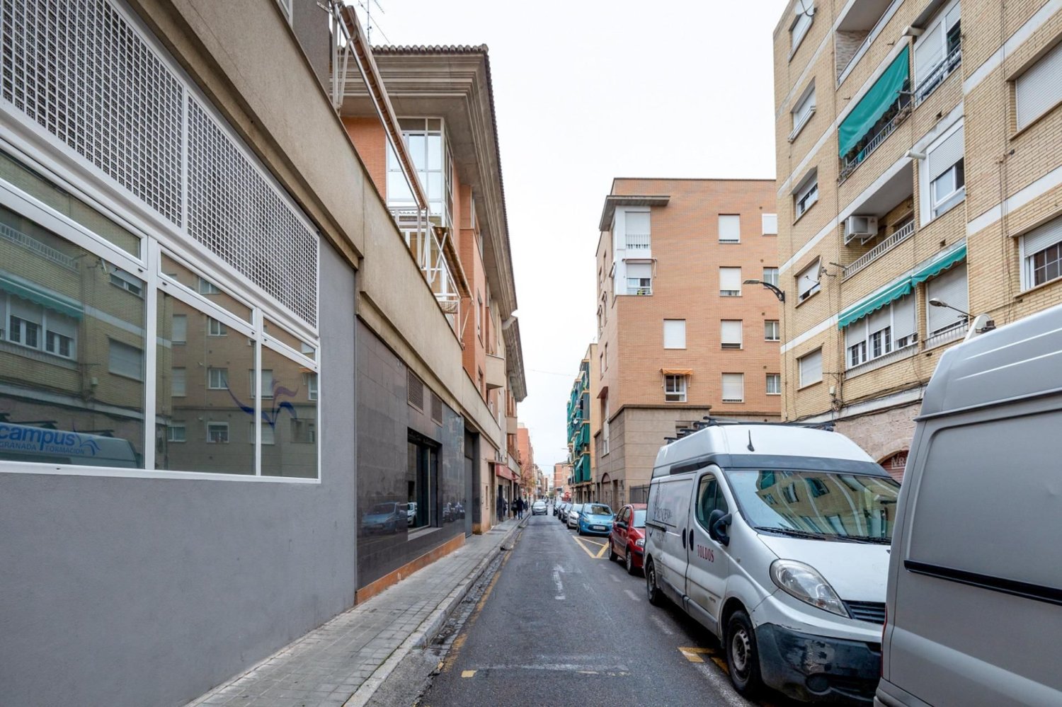 عقار تجاري في Granada, Spain 107متر مربع رقم 105559