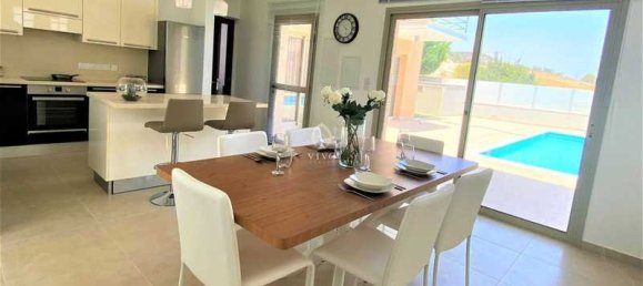 4 bedrooms Villa in Pyrgos, Cyprus No. 19096 8