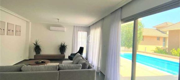 4 bedrooms Villa in Pyrgos, Cyprus No. 19096 6