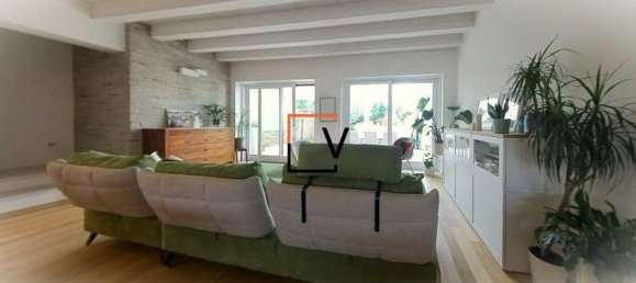 4 bedrooms Villa in Casier, Italy No. 359177 4