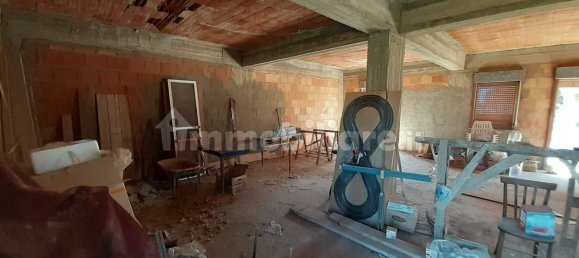 3 Schlafzimmer Haus in Messina, Italy, Nr. 46399 10