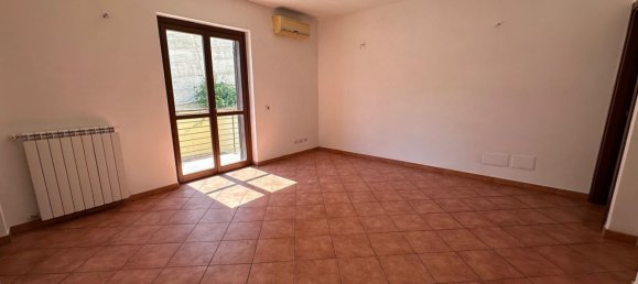 4 Schlafzimmer Haus in Guidonia Montecelio, Italy, Nr. 335776 13