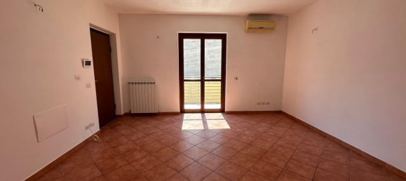 4 Schlafzimmer Haus in Guidonia Montecelio, Italy, Nr. 335776 11