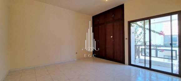 Villa de 4 dormitorios en Al Dhafrah, UAE No. 39200 3