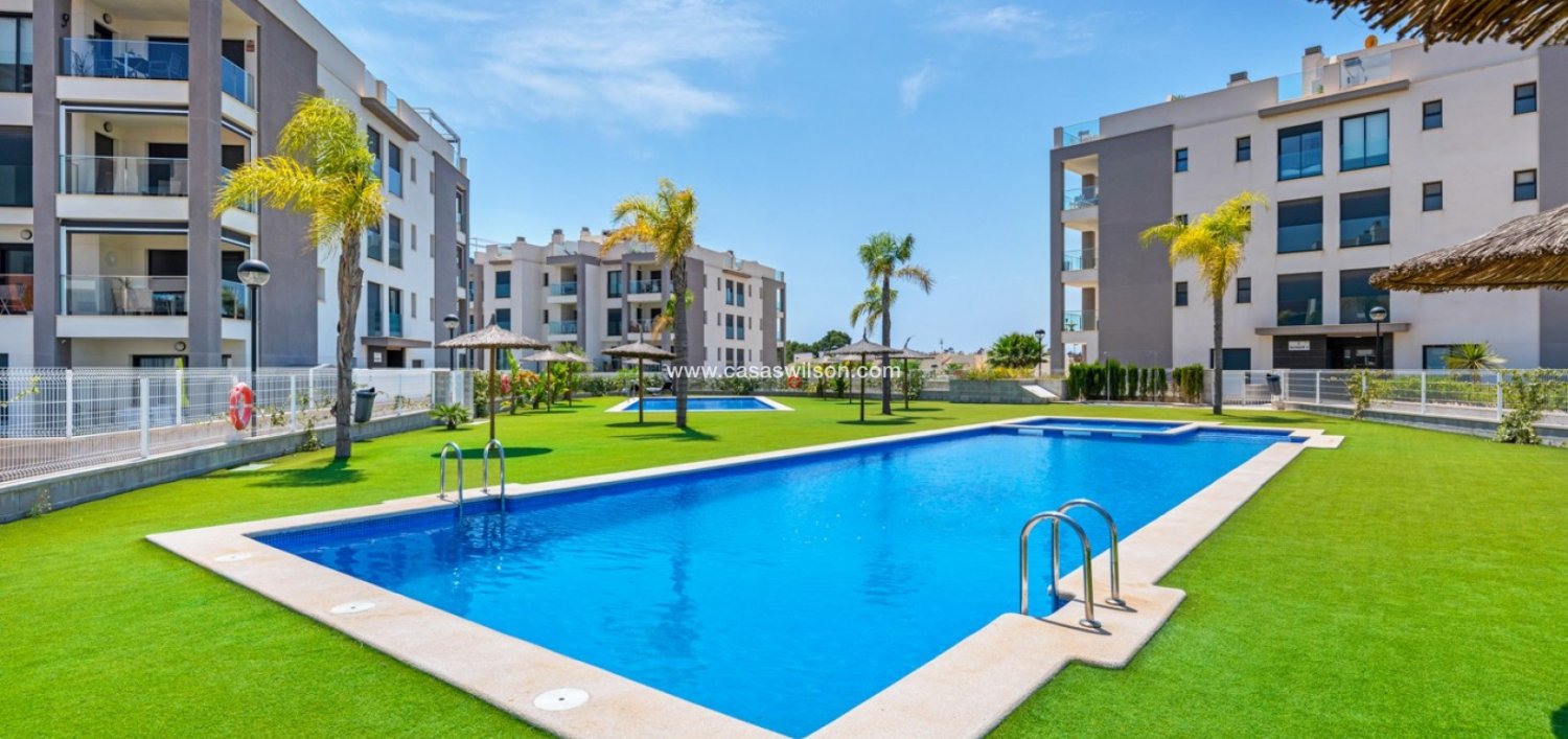 Apartamento de 2 dormitorios en Alicante, Spain No. 99098