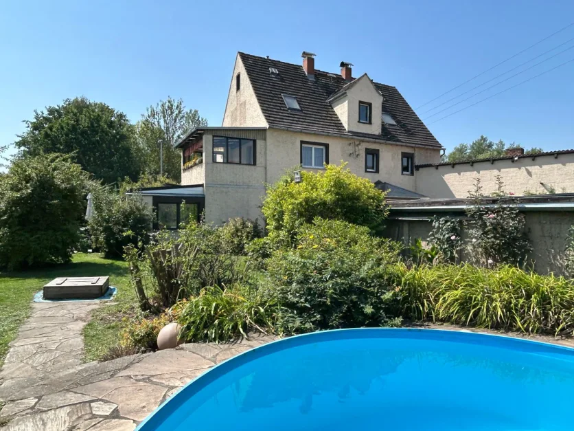 Дом с 8 комнатами в Nossen, Германия № 329494