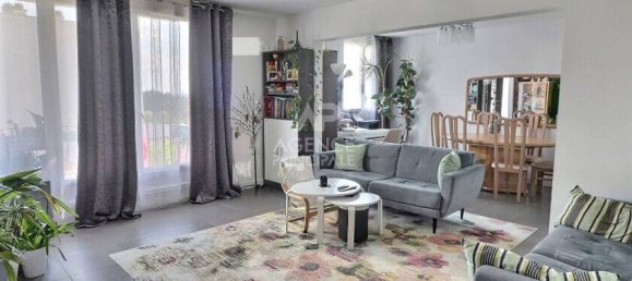 Квартира с 3 спальнями в Понтуаз, Франция № 162751 2