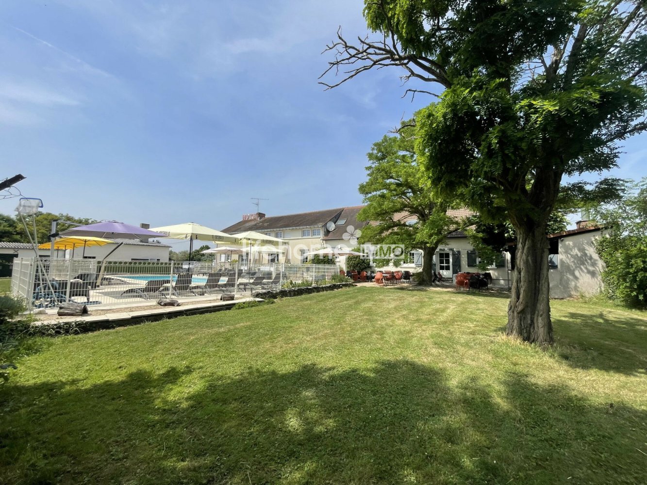 Gewerbliche Immobilie in Chateauroux, France 550m², Nr. 232350