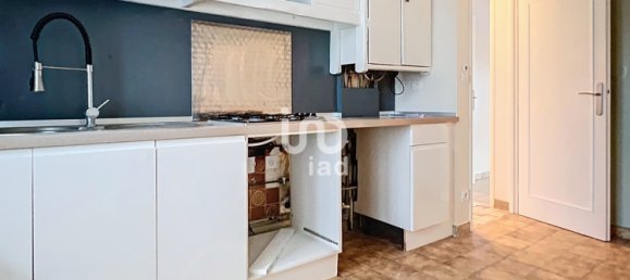 4 bedrooms House in Bourges, France No. 51641 8