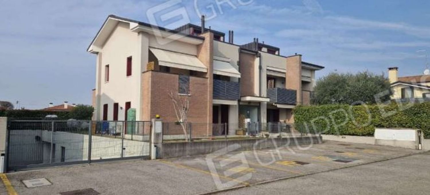4 rooms Apartment in Trevignano, Italy No. 206429