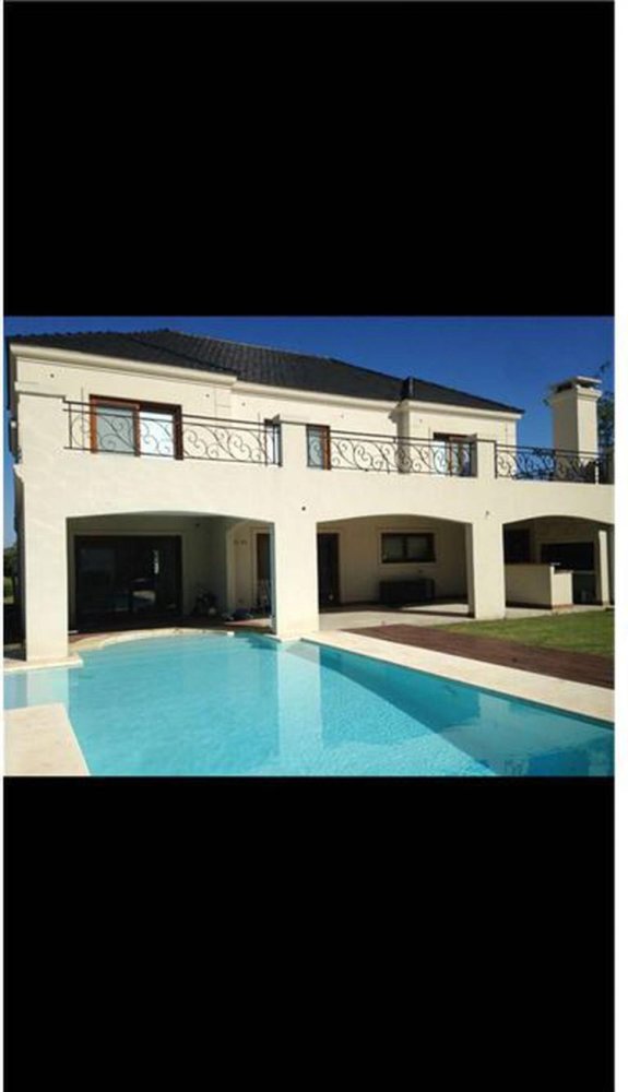 Дом с 4 спальнями в Берасатеги, Аргентина № 57124