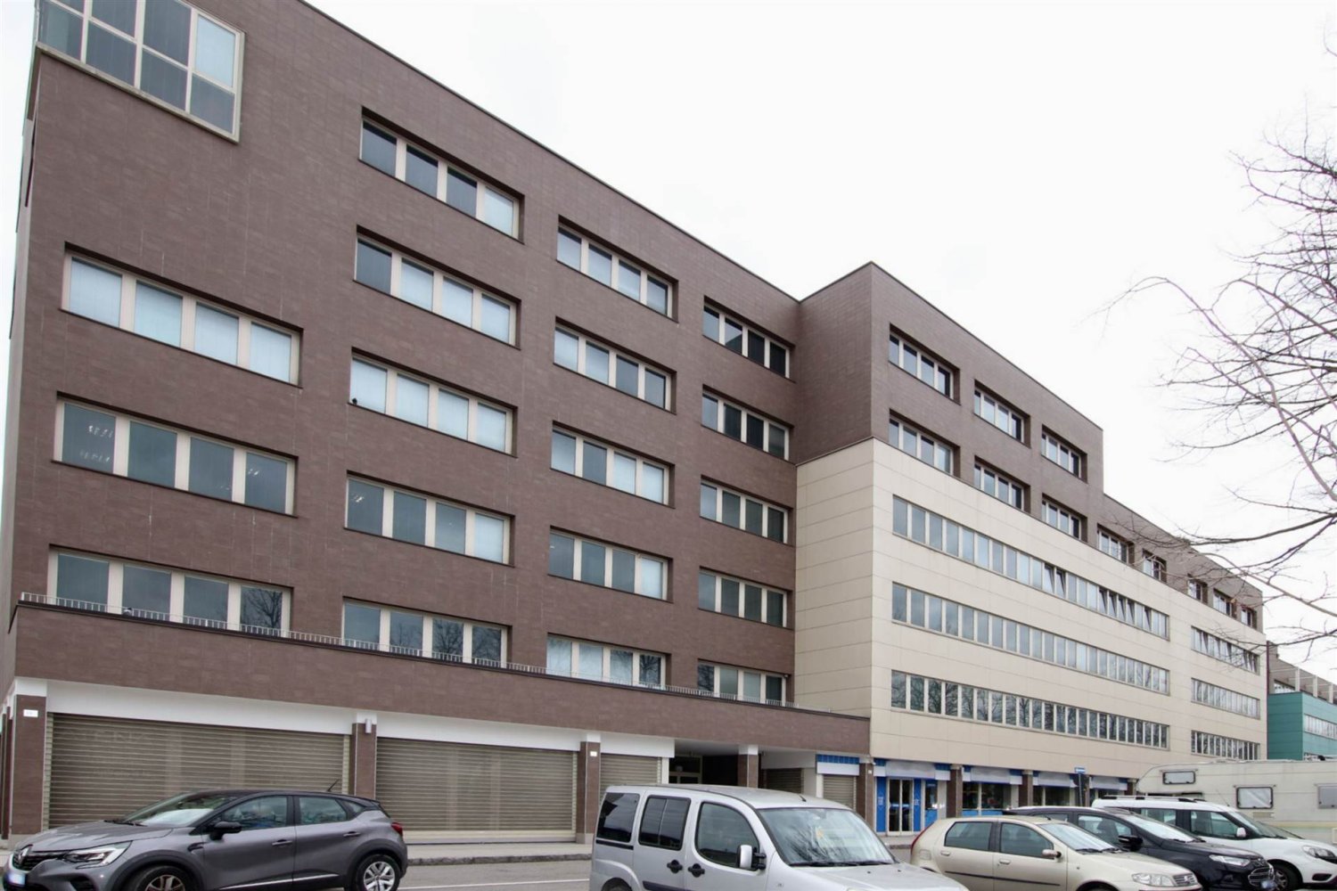 5 rooms Office in Bologna, Italy No. 142103