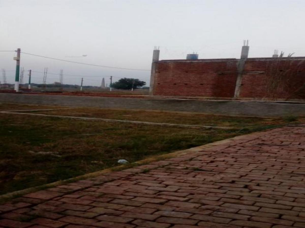  قطعة أرض في Noida, India رقم 31389