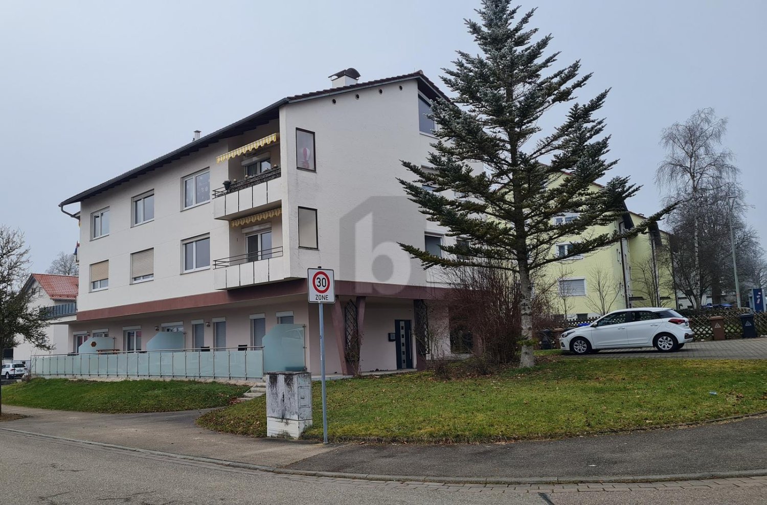 Здание с 20 комнатами в Heidenheim, Германия № 359861