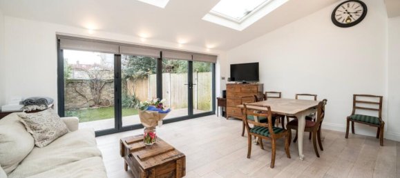 2 bedrooms Apartment in London, United Kingdom No. 12701 2