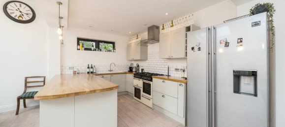 2 bedrooms Apartment in London, United Kingdom No. 12701 3