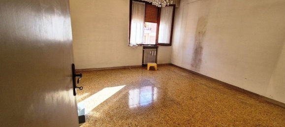 5 rooms Apartment in Siena, Italy No. 93420 5