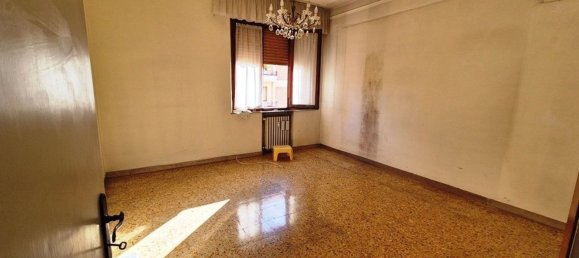 5 rooms Apartment in Siena, Italy No. 93420 4