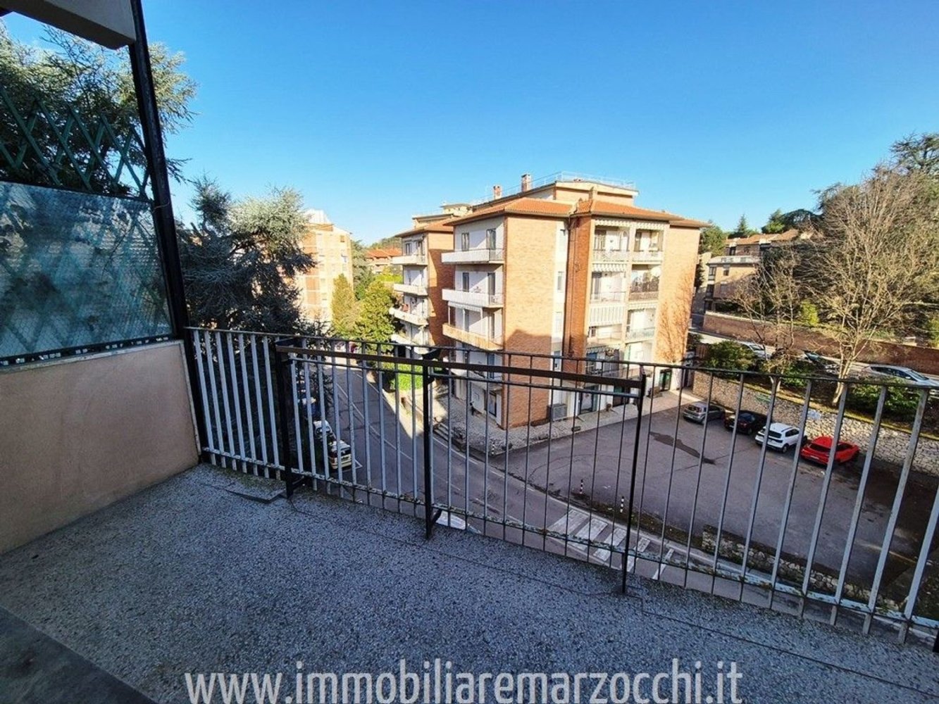 5 rooms Apartment in Siena, Italy No. 93420