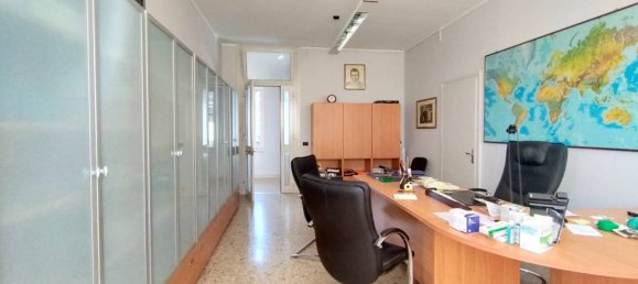 Propiedad comercial de 5 habitaciónes en Udine, Italy No. 289004 5