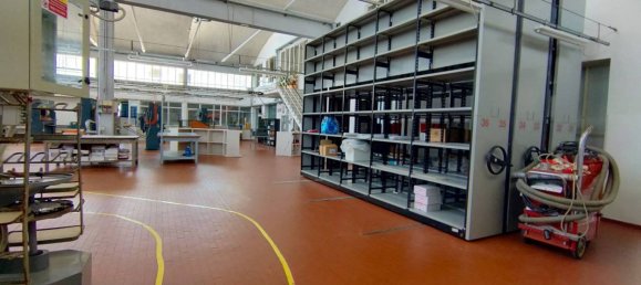 Propiedad comercial de 5 habitaciónes en Udine, Italy No. 289004 13