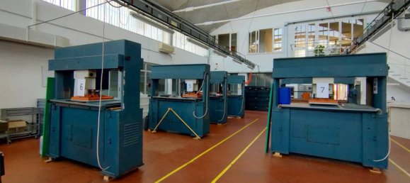 Propiedad comercial de 5 habitaciónes en Udine, Italy No. 289004 27