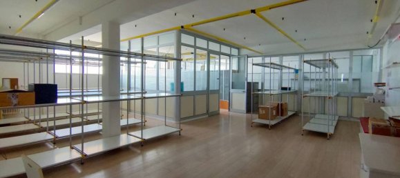 Propiedad comercial de 5 habitaciónes en Udine, Italy No. 289004 37