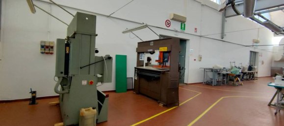 Propiedad comercial de 5 habitaciónes en Udine, Italy No. 289004 14