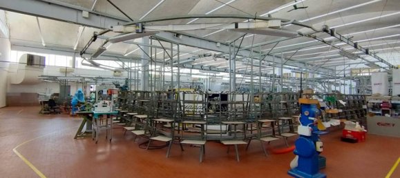 Propiedad comercial de 5 habitaciónes en Udine, Italy No. 289004 15