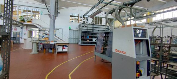 Propiedad comercial de 5 habitaciónes en Udine, Italy No. 289004 30