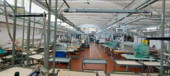 Propiedad comercial de 5 habitaciónes en Udine, Italy No. 289004 18