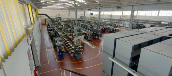 Propiedad comercial de 5 habitaciónes en Udine, Italy No. 289004 12