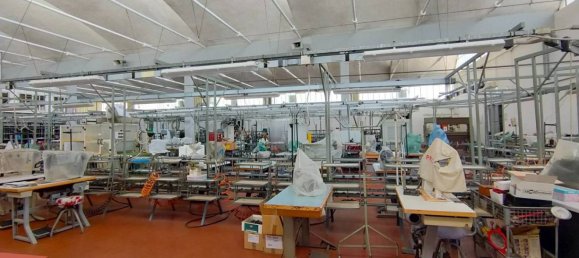 Propiedad comercial de 5 habitaciónes en Udine, Italy No. 289004 21