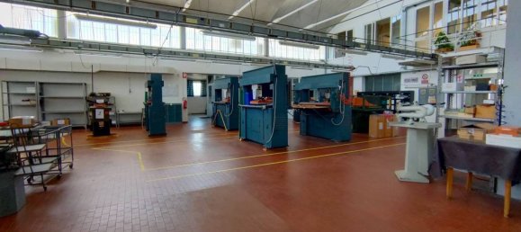 Propiedad comercial de 5 habitaciónes en Udine, Italy No. 289004 32