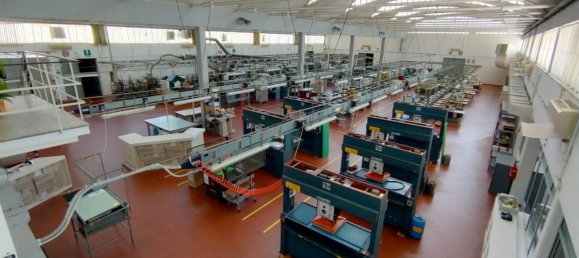 Propiedad comercial de 5 habitaciónes en Udine, Italy No. 289004 2