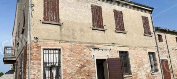 9 bedrooms Apartment in Ferrara, Italy No. 25083 3