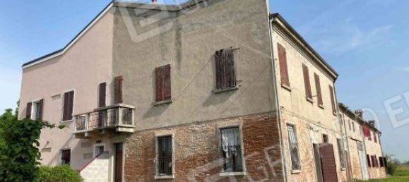 9 bedrooms Apartment in Ferrara, Italy No. 25083 2