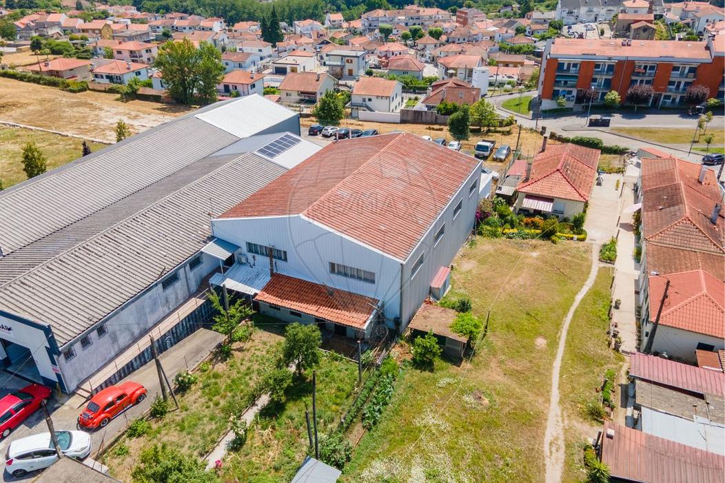 708m² Warehouse in Fafe, Portugal No. 211579