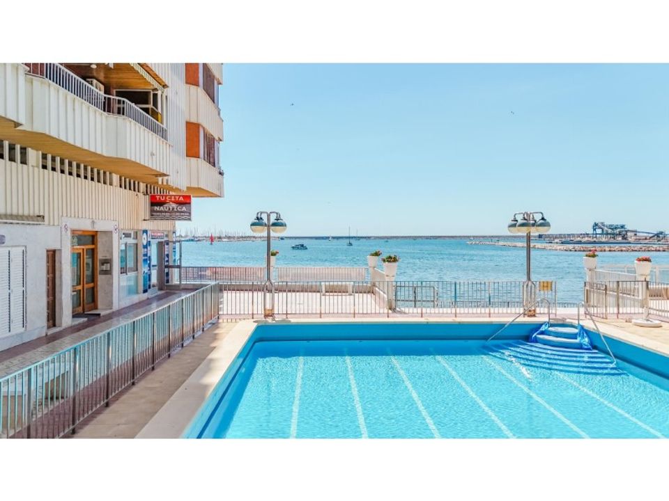 Ático de 3 dormitorios en Torrevieja, Spain No. 189921