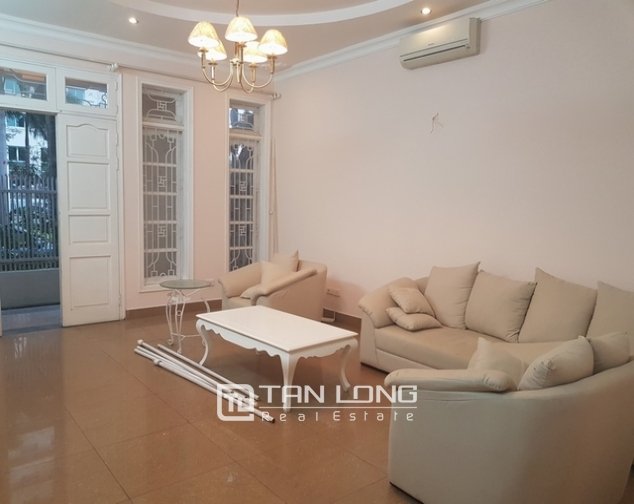 4 bedrooms Villa in Tay Ho, Vietnam No. 1800