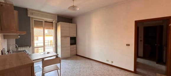 3 rooms Apartment in Cremona, Italy No. 149982 3
